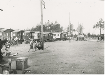 985 Serie van 13 foto's op woonwagenlocatie de Zwaaikom aan het Eindhovens Kanaal, ca. 1935