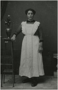 1603 Maria van Bommel, ca. 1919
