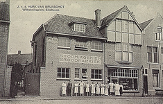 1966 Stoom-koek- en broodfabriek van J.van den Hurk-van Brunschot, ernaast hun winkel, 1912