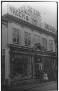 2090 Magazijn De Zon van Vroom & Dreesmann, Rechtestraat C266, 1910