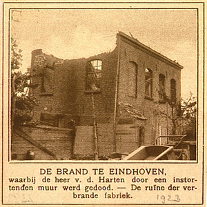 2393 Brand in sigarenfabriek Firma W. Smulders & Co aan de Strijpsestraat: de overblijfselen, 10-1923