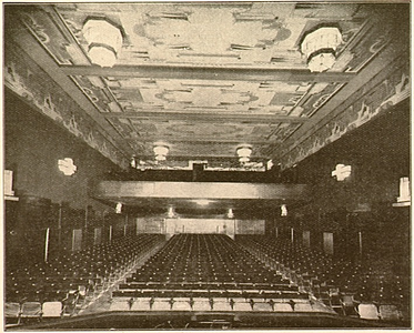 2404 Grote zaal van de bioscoop Chicago Theater , Rechtestraat, gezien vanaf het 'podium', 1931