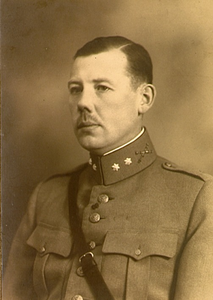 2561 Bernard Evert Kluvers: eerste luitenant, ca. 1932