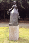 3010 Bronzen beeld 'Suzette Noiret' van Jan Bronner (1881-1972), naar ontwerp voor het in 1962 onthulde ...