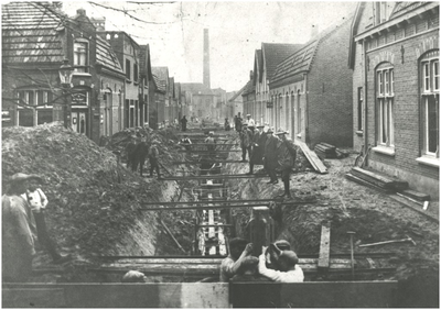 3614 Wegwerkzaamheden St. Severusstraat, hoek Schouwbroekseweg: aanleg riolering, ca. 1935
