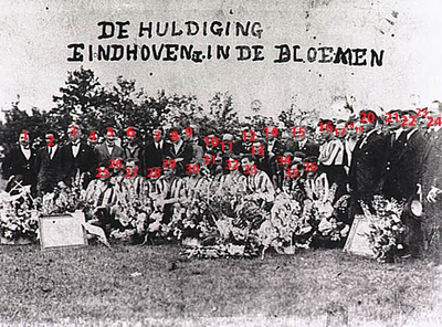 3622 Leden van voetbalclub Eindhoven I bij de huldiging ter gelegenheid van hun promotie naar de eerste klasse van de ...