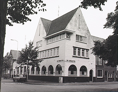 4021 Wijkcentrum De Zuidwester op de hoek Cyclamenstraat - Gladiolenstraat, 08-1989