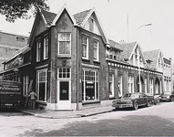 4047 Winkel in antiek en curiosa 't Haventje op de hoek Tongelresestraat - Havenstraat, 05-1985