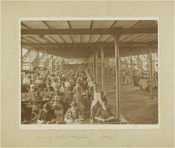 4350 Het productieproces in een sigaren-fabriek: Medewerkers aan het werk , 1912