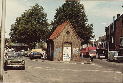 4478 Electriciteitshuisje op de splitsing Woenselse Markt gezien vanaf de Kruisstraat, 1980