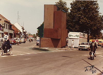 4479 Kunstwerk op de plaats van het electriciteitshuisje, Woenselse Markt, 1980