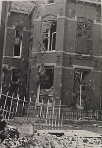4629 Schade aan pastorie Sint-Catharinakerk aan het Stratumseind, 09-1944