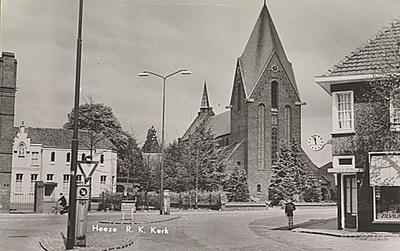 4643 Sint Martinuskerk, lins het klooster, ca. 1970