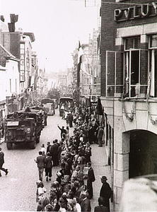 4759 Bevrijders trekken door de straten van Eindhoven, 09-1944
