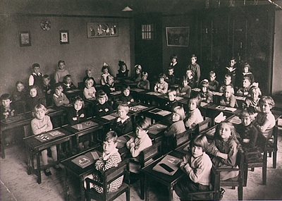 4933 Leerlingen van de R.K. Kleuterschool St. Elisabeth aan de Boschdijk, 1935
