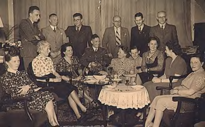 5086 NSB-burgemeester H.A. Pulles en wethouders met hun echtgenotes en dr. Thiel van de Beauftragte des ...