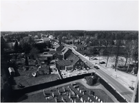 5555 Panorama gezien vanaf de kerktoren, richting Vessem. Stukje kerkhof zichtbaar, 04-1990