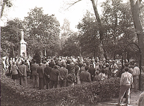 5564 300-jarige herdenking van de verwoesting van Knegsel bij een H. Hartbeeld op het Oude Kerkhof, 09-1988