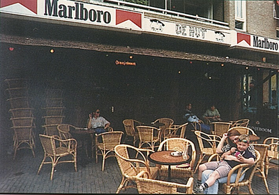 6185 Café De Hut, Stratumseind 73a, 1995