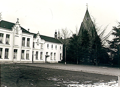 6486 Klooster met R.K.-kerk, ca. 1970