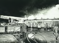 6664 Brand in de Derde Technische School : het blussen door de brandweer, 25-08-1982