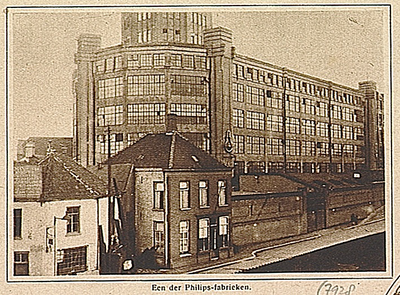 7928 Fabrieksgebouw met Lichttoren van Philips NV aan de Mathildelaan, de toenmalige Parallelweg, 1927