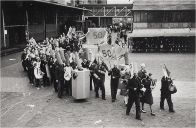 8365 Philipsfabrieken demonstratie t.g.v.50 jarig bestaan Philips op 23 mei 1941, 23-05-1941 - 23-05-0941