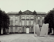 8568 's Hertogenbosch. Het voormalige paleis van de commissaris van de koning(in), thans in gebruik als Noordbrabants ...