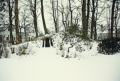 8822 Gezicht op de ijskleder van het kasteel Eckart aan de Nueneseweg te Eindhoven, 1987