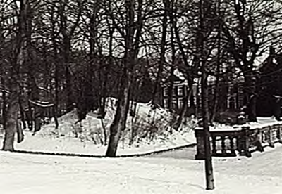 8828 Gezicht op de ijskelder van het kasteel Eckart aan de Nuenenseweg te Eindhoven. :, 1984 - 1985