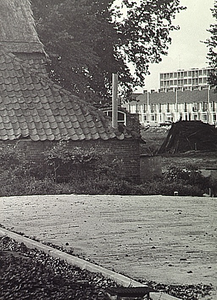 9034 Een impressie van de oprukkende stad; boerderij van Jan de Vries in de wijk Eckart, ca. 1960