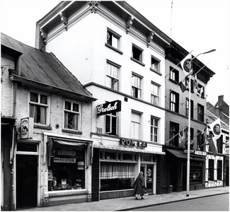 10879 Sigarenzaak Vullings, Chinees restaurant Pom Lai en café Hoozemoos, Stratumseind 89 t/m 93, 1976 - 1980
