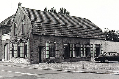 10923 Stoom brood- en koekfabriek De Korenschoof, Strijpsestraat 82, 1976