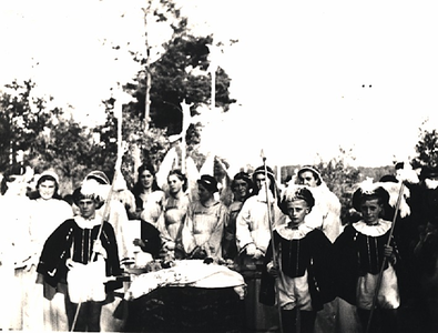 11508 Een processie ter gelegenheid van de inzegening van de Mariakapel. Gelegen op het plekje 'Tonnaike', bij de ...