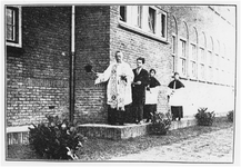 18963 Bennekelstraat 159, gebeurtenissen. Inzegening St.Barbaraschool door pastoor Bressers, 1930