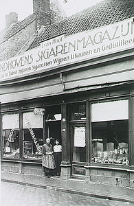 19963 Sigarenmagazijn L.van Hoof, Demer 61, 1919 - 1923