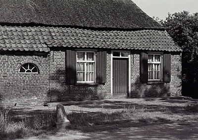 20041 Gedeelte van de langgevelboerderij, aan de Boterwijksestraat nr. 2, bewoond door gebr. Linnemans, 1980
