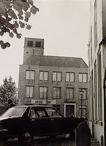 20174 Voorzijde van meubelhandel LEBRO aan de Koestraat, 1975