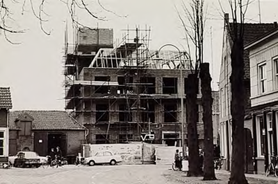 20188 Bouw van meubelhandel LEBRO aan de Koestraat door bouwbedrijf Van Breemaat, 1970