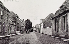 20190 Algemeen overzicht van de Koestraat in de richting van de Markt, met rechts brouwerij De Kroon, 1910 - 1920