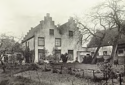 20345 Achterzijde met tuin van huize Groenberg aan de Molenstraat, 1944