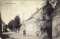 20432 Algemeen overzicht van de Nieuwstraat, richting Spoordonkseweg. Het herenhuis rechts is het kantoor van notaris ...