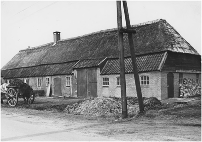 20478 Langgevelboerderij aan de Notel, bewoond door de fam. Roefs, 1968