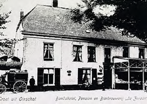21402 Hotel en bierbrouwerij De Zwaan aan de Markt, ca. 1910