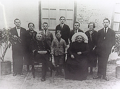 21765 Willem Smulders, veldwachter, met gezin, 1920 - 1930