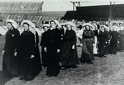 21819 Boerinnenbond, deelneemsters aan kroningsfeest van koningin Juliana in het Olympisch Stadion in Amsterdam, 1948