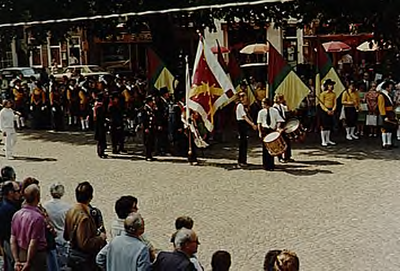 21907 Archiefdag b.g.v. 1e lustrum Campinia Optocht van gilden op de Markt, 08-05-1976