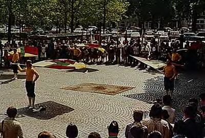 21909 Archiefdag b.g.v. 1e lustrum Campinia Demonstratie vendelzwaaien op de Markt, 08-05-1976