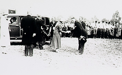22035 Brabantse Ruiterdagen: verwelkoming prinses Juliana door dr. Roelvink, 06-1933