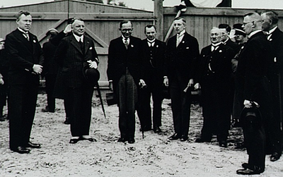 22052 Brabantse Land- en Tuinbouwtentoonstelling van de NCB 24-27 sept.1932 Ontvangst minister Deckers, met rechts ...